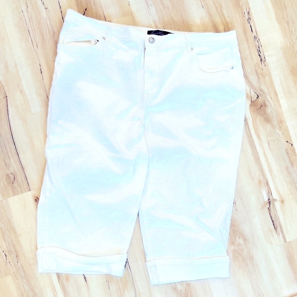 Gloria Vanderbilt White Cropped Length 20W